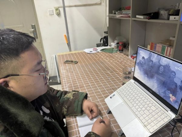 beat365官网||管理学院||学习榜样精神，争做先锋模范