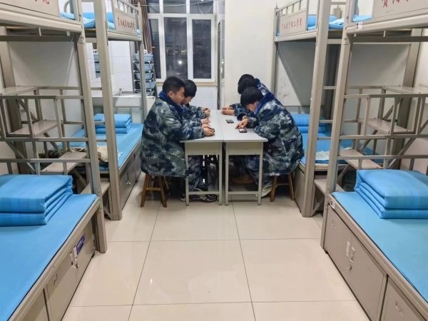 beat365官网||管理学院||学习榜样精神，争做先锋模范