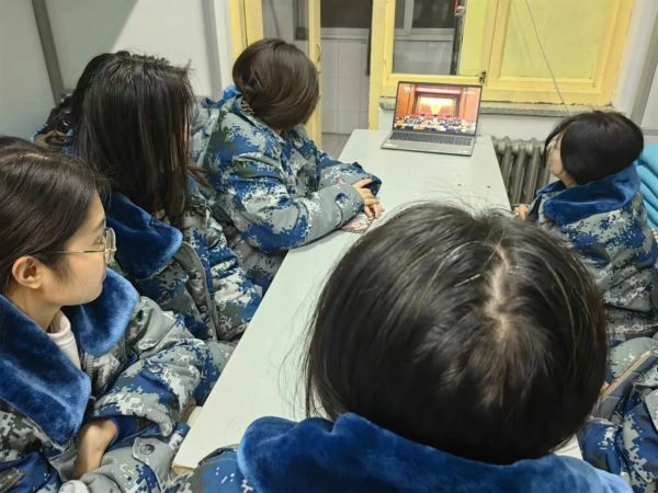 beat365官网||管理学院||学习榜样精神，争做先锋模范