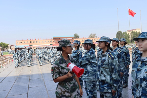 beat365官网||管理学院||扬帆起航，2023级军训进行时！