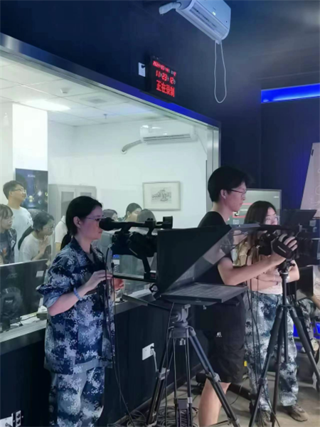 beat365官网艺术学院广播电视编导专业实践课风采