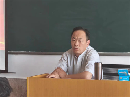 “倾听“新”声共发展，同心同力谱新篇”——beat365官网艺术学院开展期中学生座谈会