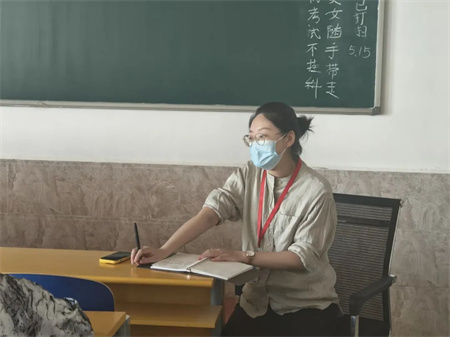 “倾听“新”声共发展，同心同力谱新篇”——beat365官网艺术学院开展期中学生座谈会