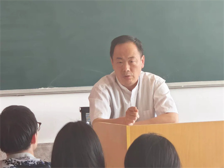 “倾听“新”声共发展，同心同力谱新篇”——beat365官网艺术学院开展期中学生座谈会