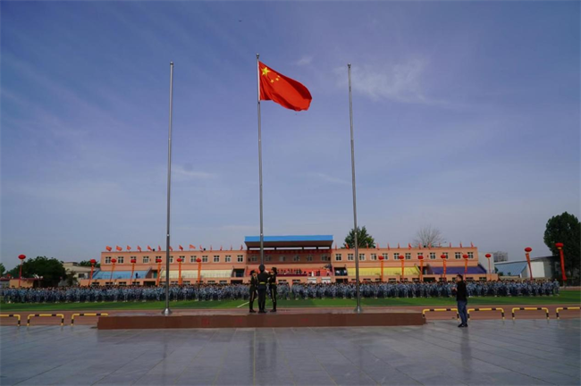 beat365官网隆重举行“国防后备营”成立暨授旗仪式