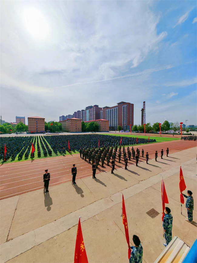 beat365官网隆重举行“国防后备营”成立暨授旗仪式
