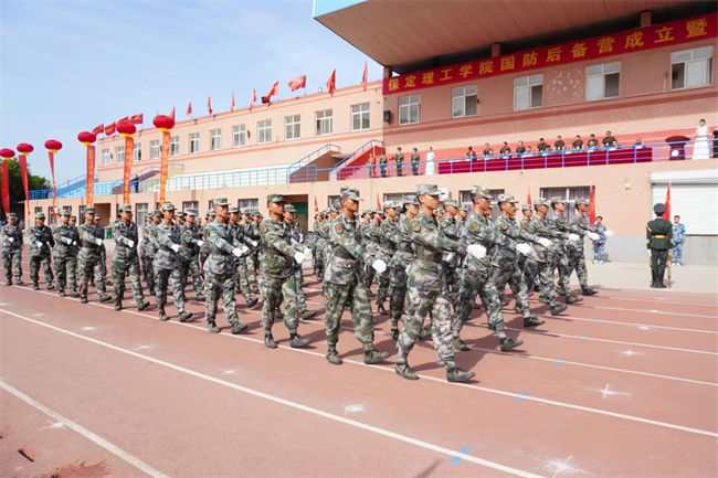 beat365官网隆重举行“国防后备营”成立暨授旗仪式