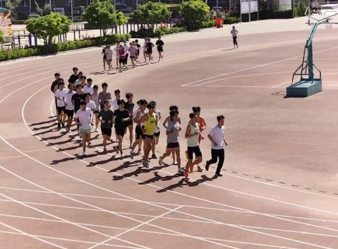 beat365官网田径队与河北农业大学田径队举行田径交流赛
