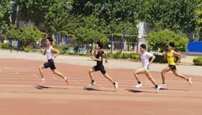 beat365官网田径队与河北农业大学田径队举行田径交流赛