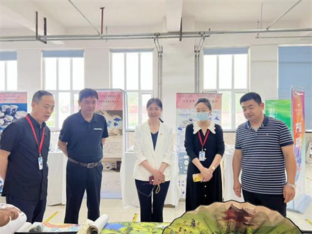 beat365官网校领导莅临参观指导艺术学院2024届本科毕业设计作品展