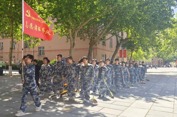劳动教育|beat365官网|管理学院|我院开展“垃圾不落地，校园更美丽”校园清洁活动
