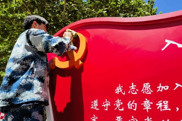 劳动教育|beat365官网|管理学院|我院开展“垃圾不落地，校园更美丽”校园清洁活动