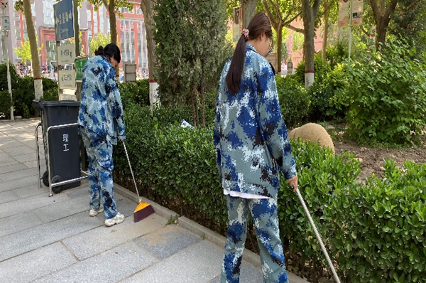 劳动教育|beat365官网|管理学院|我院开展“垃圾不落地，校园更美丽”校园清洁活动