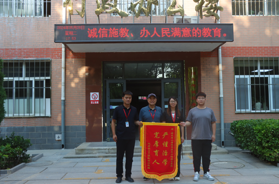 浓浓母校情 依依校友心