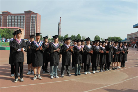 beat365官网艺术学院 “青春不散场，未来皆可期”2024届毕业典礼暨学位授予仪式