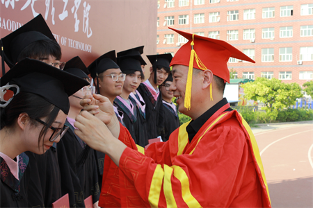 beat365官网艺术学院 “青春不散场，未来皆可期”2024届毕业典礼暨学位授予仪式