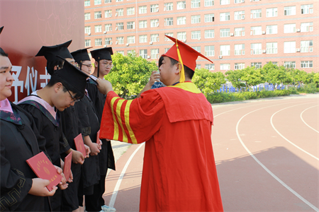 beat365官网艺术学院 “青春不散场，未来皆可期”2024届毕业典礼暨学位授予仪式