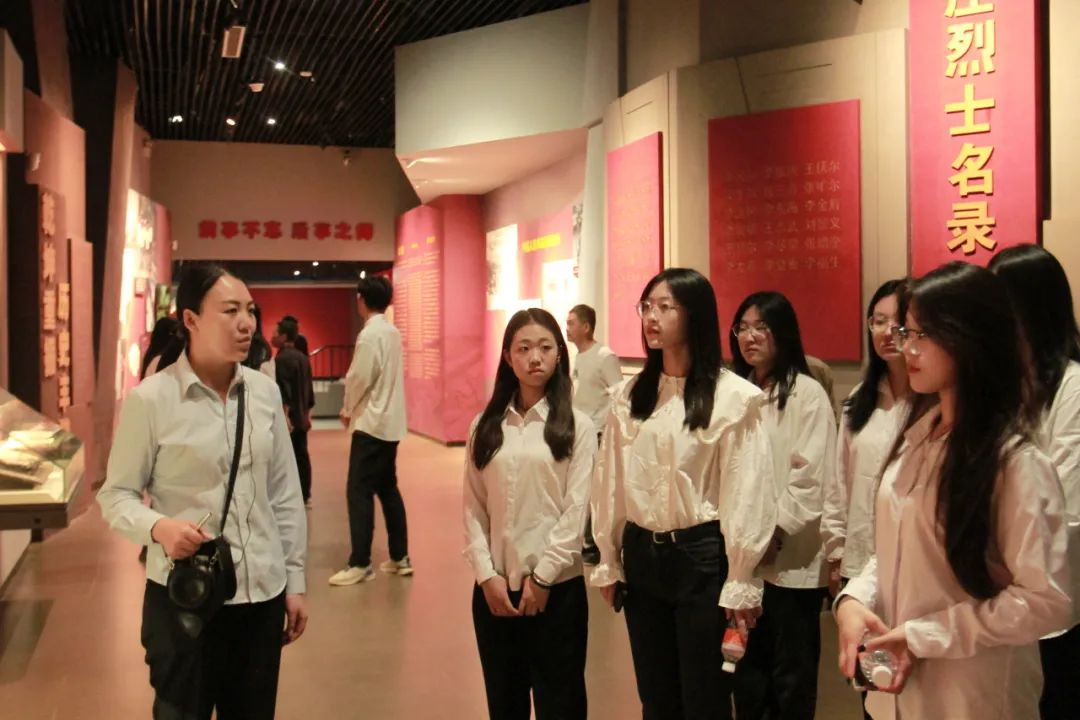 beat365官网信息科学与工程学院 前往冉庄地道战纪念馆开展牌仪式