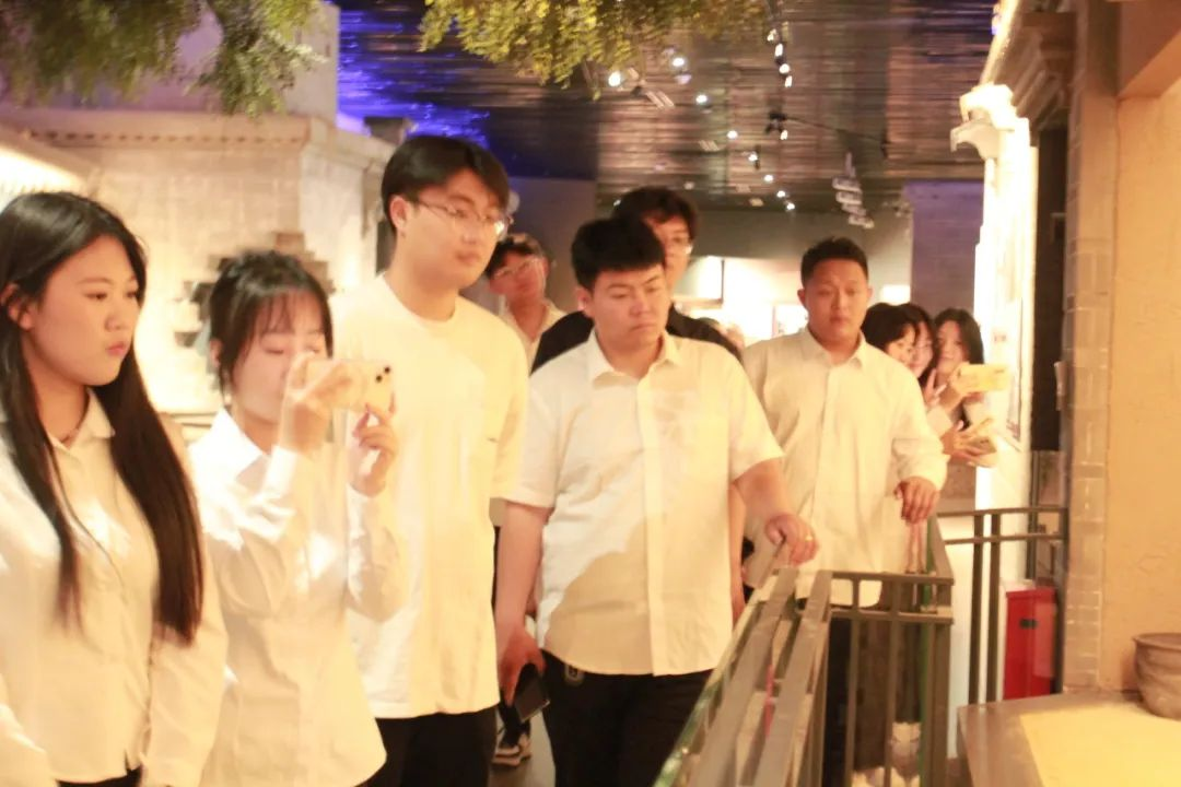 beat365官网信息科学与工程学院 前往冉庄地道战纪念馆开展牌仪式