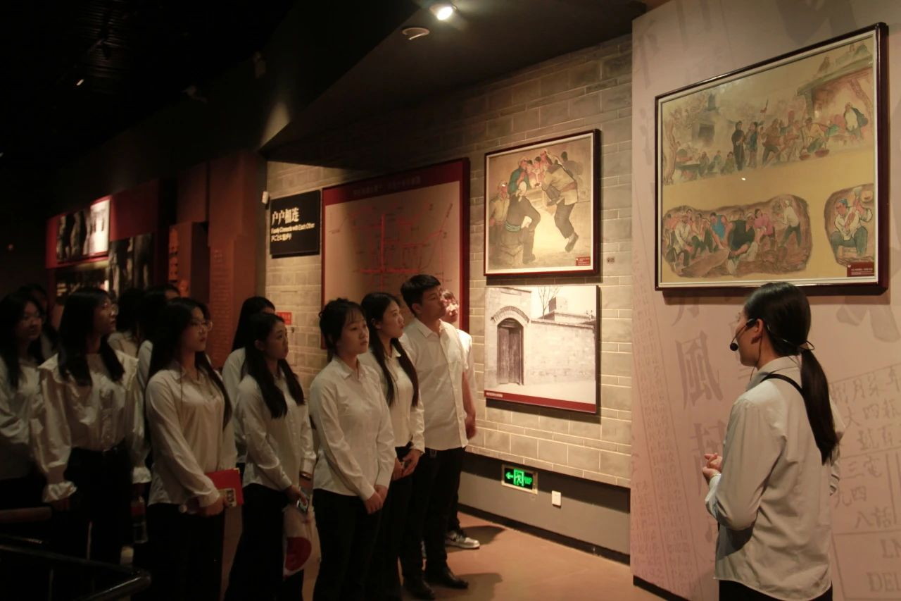 beat365官网信息科学与工程学院 前往冉庄地道战纪念馆开展牌仪式