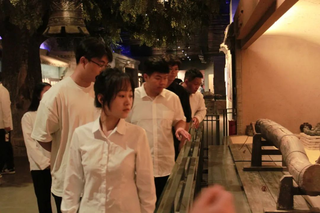 beat365官网信息科学与工程学院 前往冉庄地道战纪念馆开展牌仪式