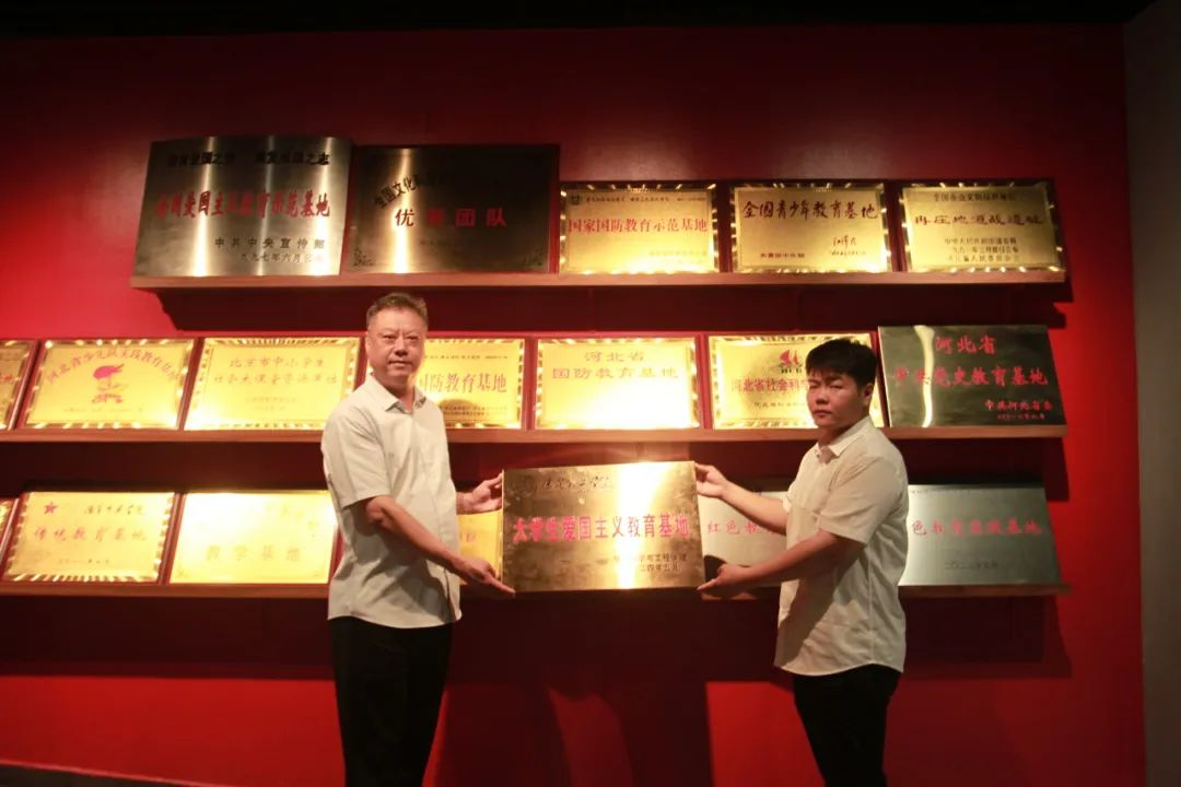 beat365官网信息科学与工程学院 前往冉庄地道战纪念馆开展牌仪式