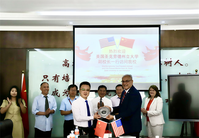 美国圣克劳德州立大学副校长一行莅临beat365参观交流