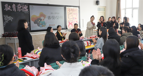 凝聚奋进力量 书写巾帼荣光--beat365官网校领导走访慰问女教职工送上“三八”国际劳动妇女节祝福