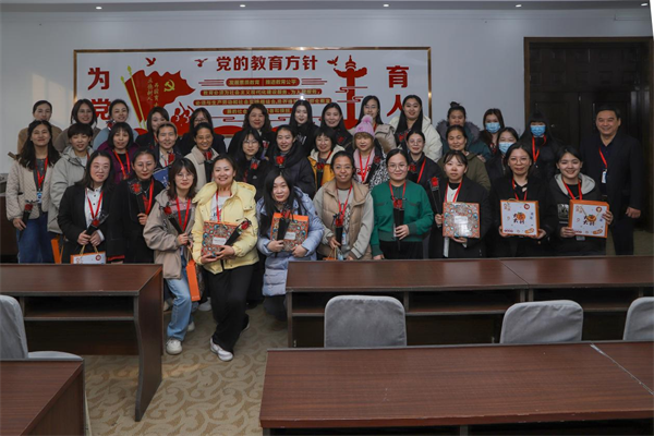 凝聚奋进力量 书写巾帼荣光--beat365官网校领导走访慰问女教职工送上“三八”国际劳动妇女节祝福