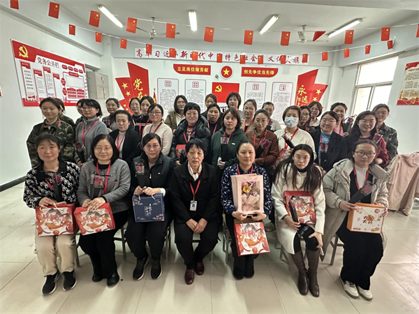 凝聚奋进力量 书写巾帼荣光--beat365官网校领导走访慰问女教职工送上“三八”国际劳动妇女节祝福
