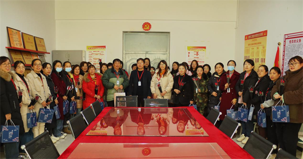 凝聚奋进力量 书写巾帼荣光--beat365官网校领导走访慰问女教职工送上“三八”国际劳动妇女节祝福