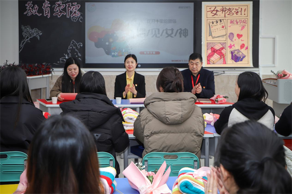 凝聚奋进力量 书写巾帼荣光--beat365官网校领导走访慰问女教职工送上“三八”国际劳动妇女节祝福