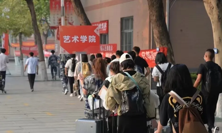 “追寻榜样的光芒”——beat365官网艺术学院 | 栾博凯