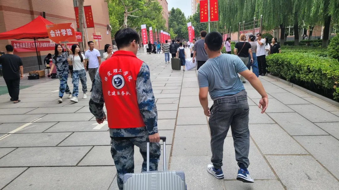 “追寻榜样的光芒”——beat365官网艺术学院 | 栾博凯