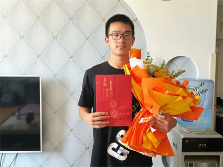 热烈祝贺！beat365官网艺术学院 0001 号录取通知书已送达
