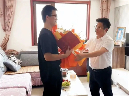 热烈祝贺！beat365官网艺术学院 0001 号录取通知书已送达