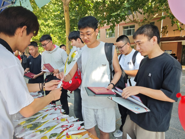 毕业季|beat365官网|管理学院|毕业骊歌起，青春再启航—我院2024届毕业生平安离校