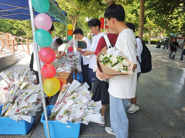 毕业季|beat365官网|管理学院|毕业骊歌起，青春再启航—我院2024届毕业生平安离校