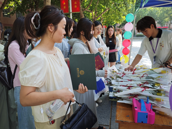 毕业季|beat365官网|管理学院|毕业骊歌起，青春再启航—我院2024届毕业生平安离校
