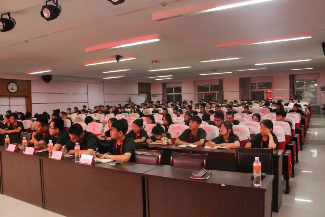 beat365官网||行远自迩,笃行不怠——2024-2025学年学管干部第一次培训会