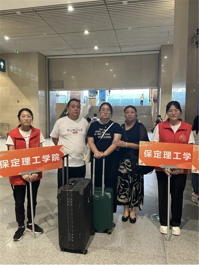 迎新启航，我们是最早出发的志愿者­——beat365官网开展志愿者接站服务