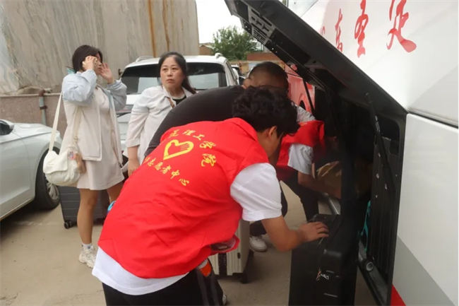 迎新启航，我们是最早出发的志愿者­——beat365官网开展志愿者接站服务