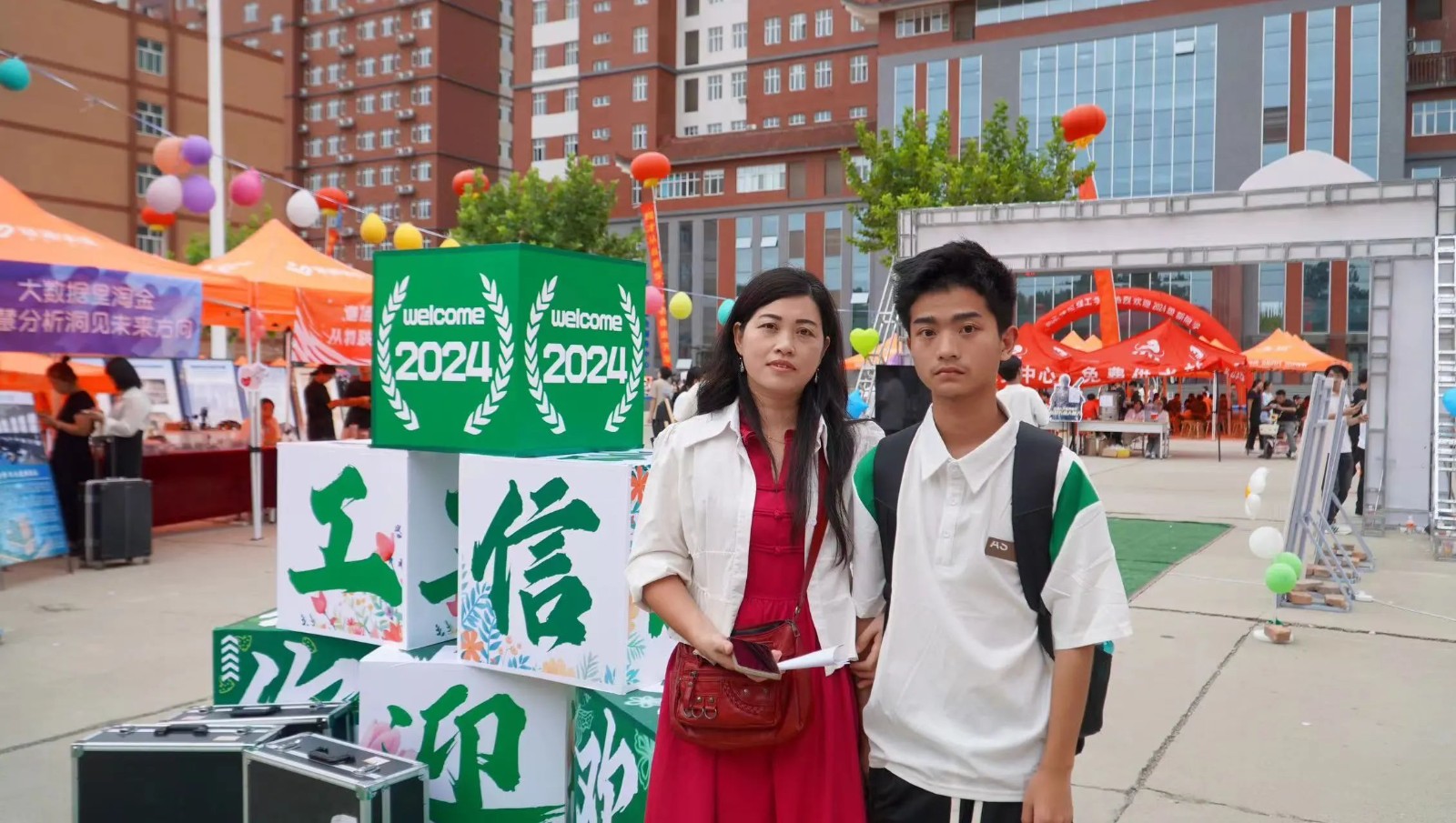 “新人”报到!来看beat365新朋友们的100+张笑脸