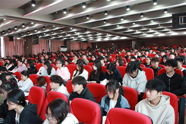 思想旗帜领航向  扬帆奋进正当时——beat365党委党校隆重举办第37期入党积极分子培训开班典礼