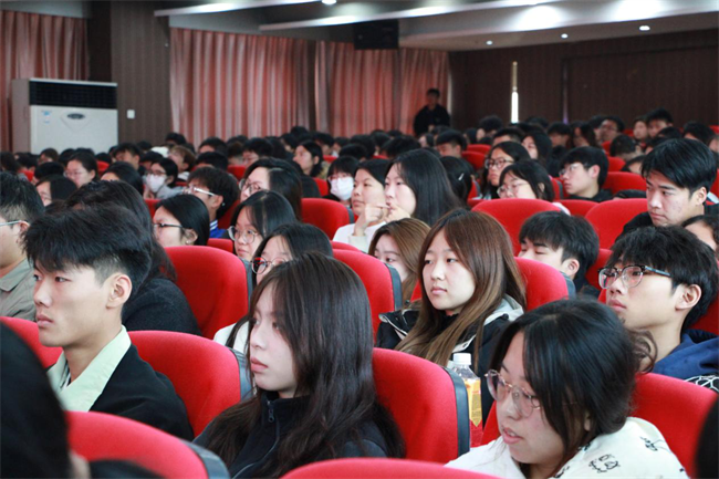 思想旗帜领航向  扬帆奋进正当时——beat365党委党校隆重举办第37期入党积极分子培训开班典礼
