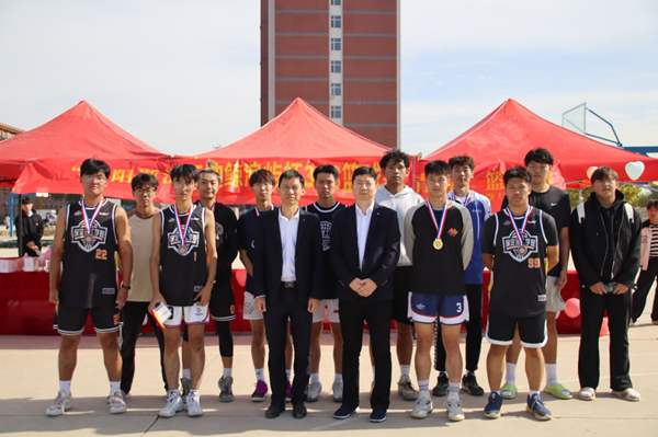 体育|beat365官网|管理学院|“夕阳渐沉洒热汗，少年不疲逐青春”篮球比赛圆满结束