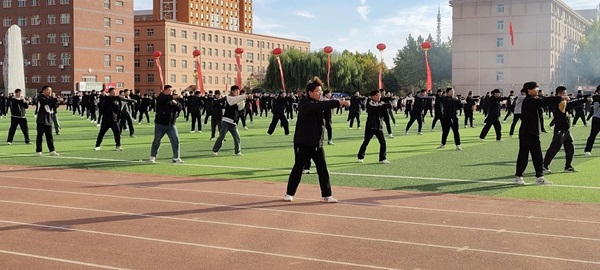 运动会开幕式|beat365官网|管理学院|燃情启幕运动会，绽放风采展雄姿