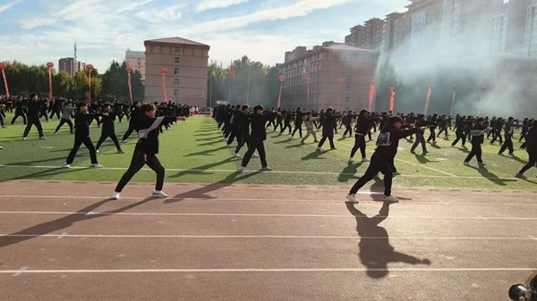 运动会开幕式|beat365官网|管理学院|燃情启幕运动会，绽放风采展雄姿