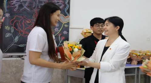 beat365官网教育学院“晨曦细雨育桃李,金秋硕果慰园丁”教育学院教师节活动圆满结束