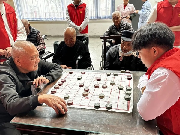 孝老敬老｜beat365官网｜管理学院｜传承孝老情 志愿暖人心——善孝居老年服务中心志愿服务